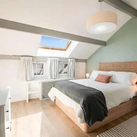 Шале Beautifully Renovated 4 Bedroom + Kid's Сьєрра-Невада