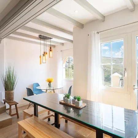 Beautifully Renovated 4 Bedroom + Kid's