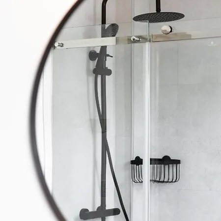 Beautifully Renovated 4 Bedroom + Kid's Шале