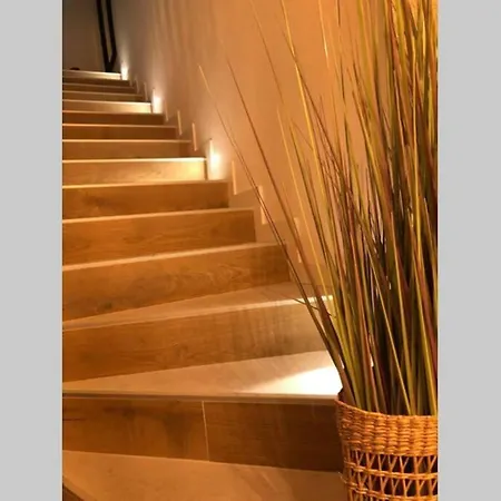 Beautifully Renovated 4 Bedroom + Kid's *