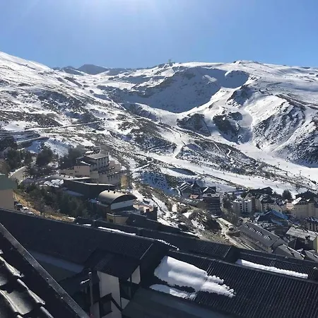 Chalet Beautifully Renovated 4 Bedroom + Kid's