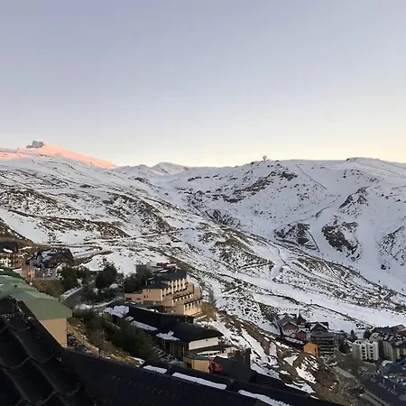 Chalet Beautifully Renovated 4 Bedroom + Kid's *