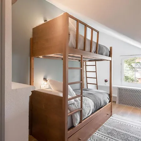 Beautifully Renovated 4 Bedroom + Kid's Chalet Sierra Nevada