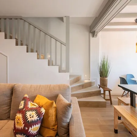 Beautifully Renovated 4 Bedroom + Kid's