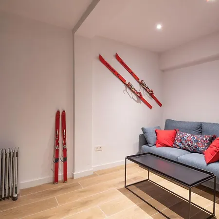 Chalet Beautifully Renovated 4 Bedroom + Kid's *