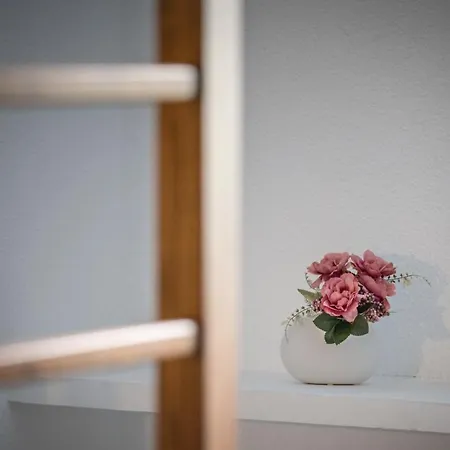 Beautifully Renovated 4 Bedroom + Kid's *