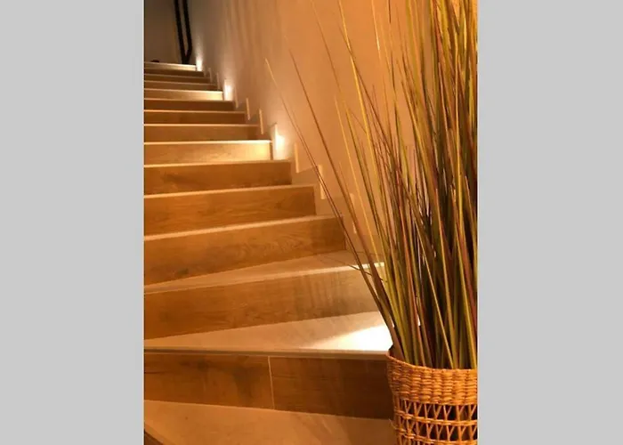 Beautifully Renovated 4 Bedroom + Kid's *