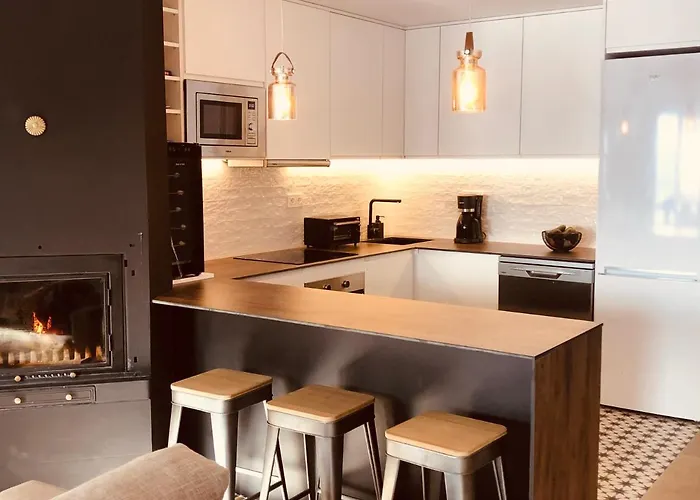 Beautifully Renovated 4 Bedroom + Kid's Dağ evi Sierra Nevada