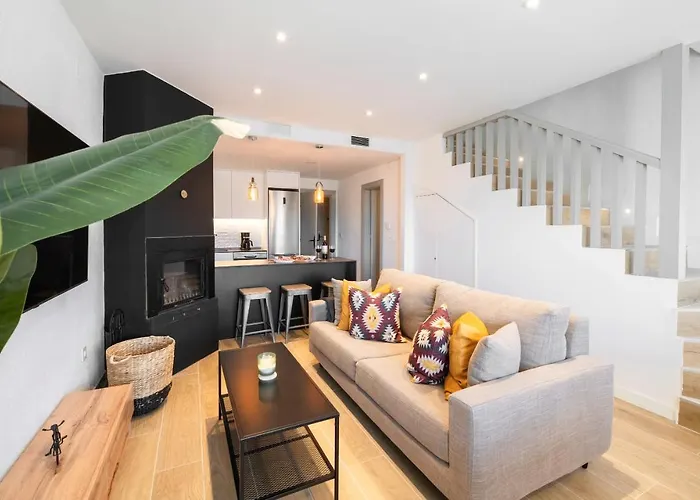 Beautifully Renovated 4 Bedroom + Kid's