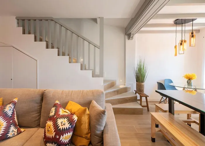 Beautifully Renovated 4 Bedroom + Kid's