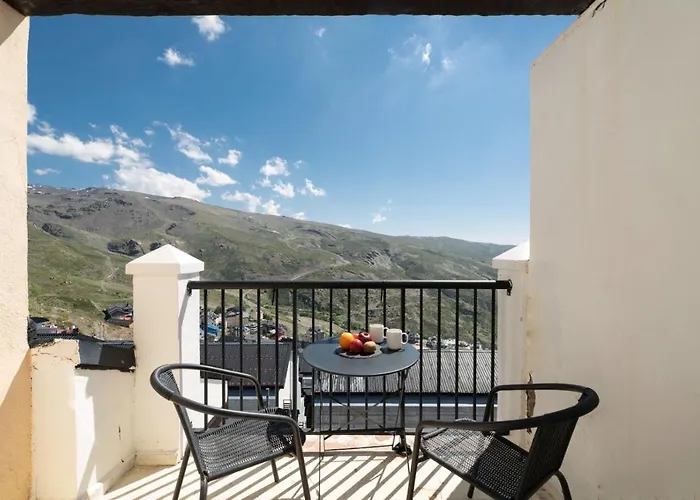 Beautifully Renovated 4 Bedroom + Kid's Dağ evi