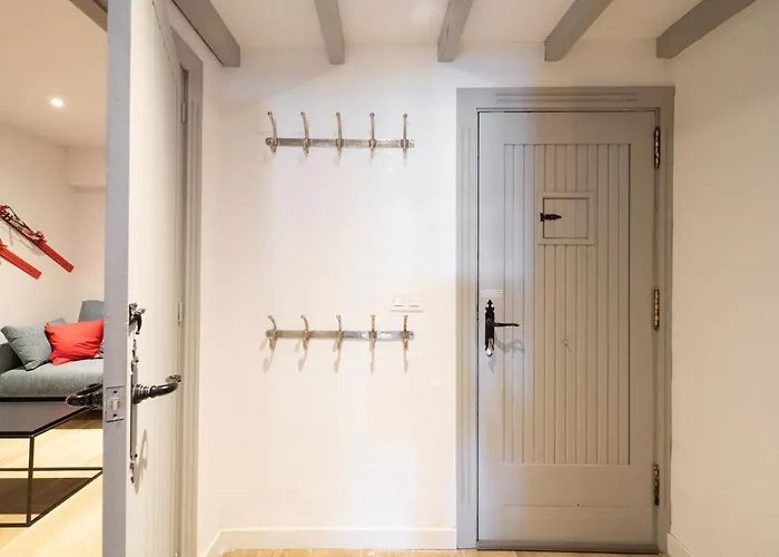 Beautifully Renovated 4 Bedroom + Kid's Sierra Nevada