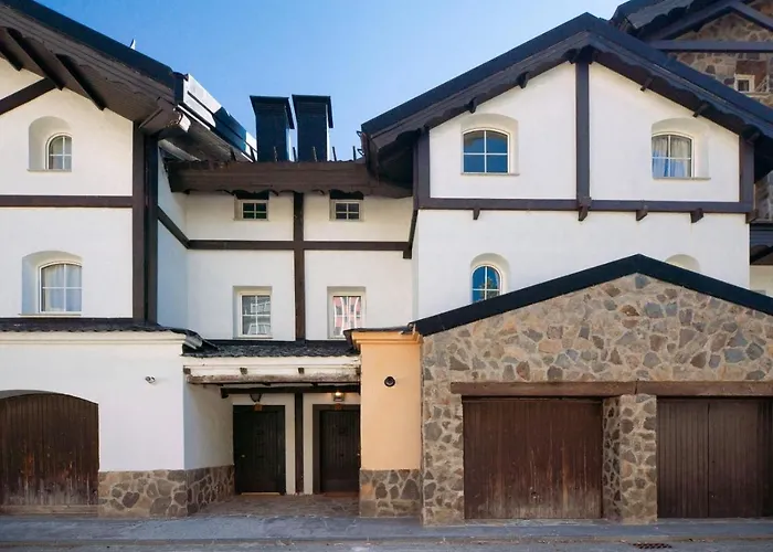 Beautifully Renovated 4 Bedroom + Kid's Dağ evi *