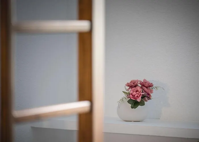 Beautifully Renovated 4 Bedroom + Kid's *