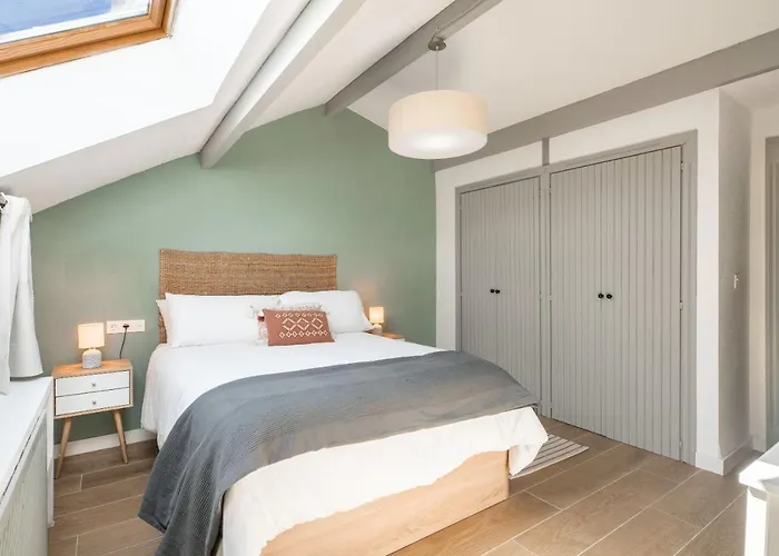 Beautifully Renovated 4 Bedroom + Kid's Dağ evi