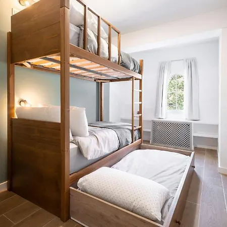 샬레 Beautifully Renovated 4 Bedroom + Kid's *