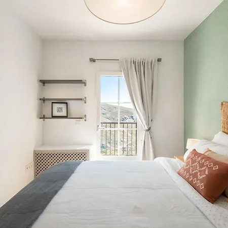 Beautifully Renovated 4 Bedroom + Kid's *