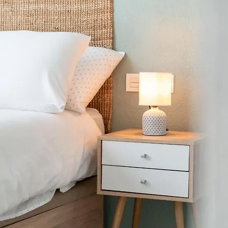 Beautifully Renovated 4 Bedroom + Kid's 샬레