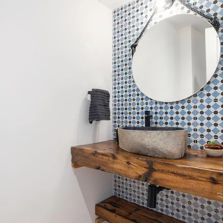Beautifully Renovated 4 Bedroom + Kid's 샬레 *