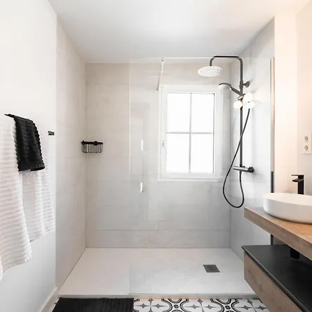 Beautifully Renovated 4 Bedroom + Kid's 시에라네바다