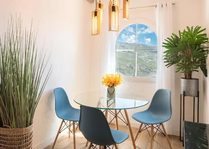 Beautifully Renovated 4 Bedroom + Kid's *