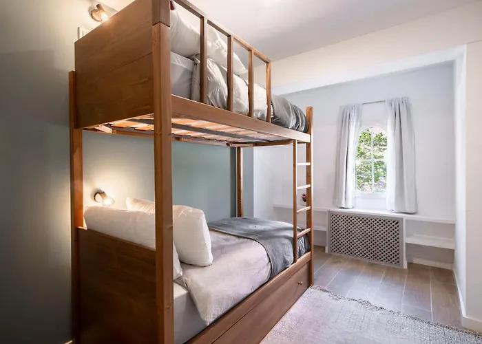 Beautifully Renovated 4 Bedroom + Kid's Sierra Nevada