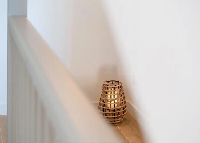 Beautifully Renovated 4 Bedroom + Kid's *