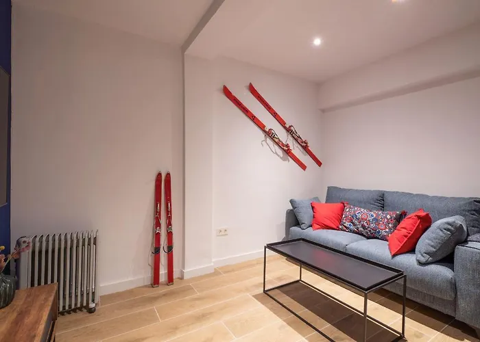 Chalet Beautifully Renovated 4 Bedroom + Kid's *