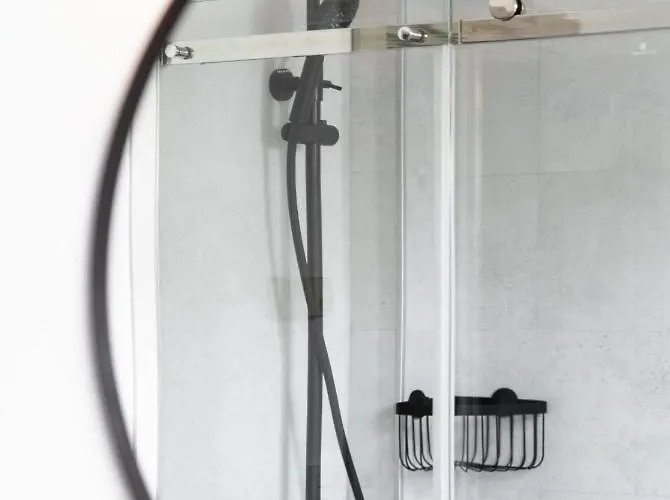 Beautifully Renovated 4 Bedroom + Kid's Chalet