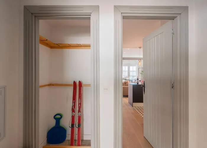 Chalet Beautifully Renovated 4 Bedroom + Kid's